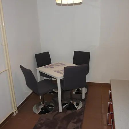 아파트 Vexon House